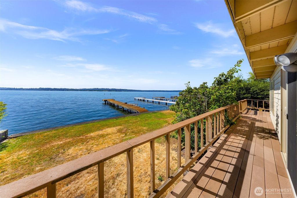 Photo of 409 5th Avenue W, Kirkland, WA 98033 (MLS # 2410387)
