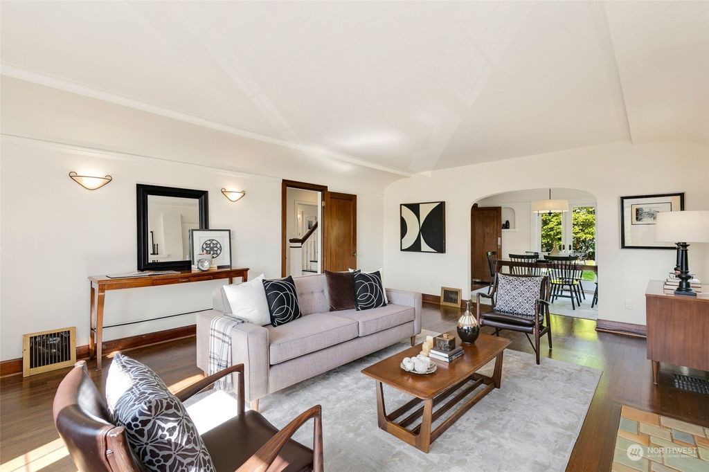 Photo of 5748 29th Avenue NE, Seattle, WA 98105 (MLS # 2066662)