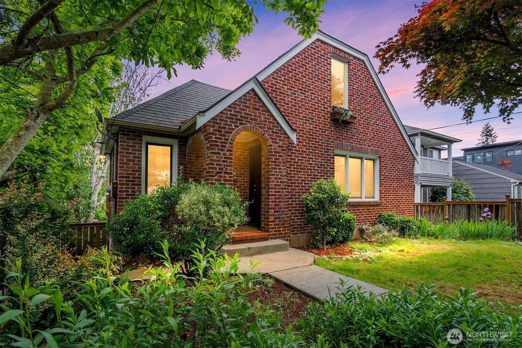Photo of 6026 35th Avenue NE, Seattle, WA 98115 (MLS # 2417486)
