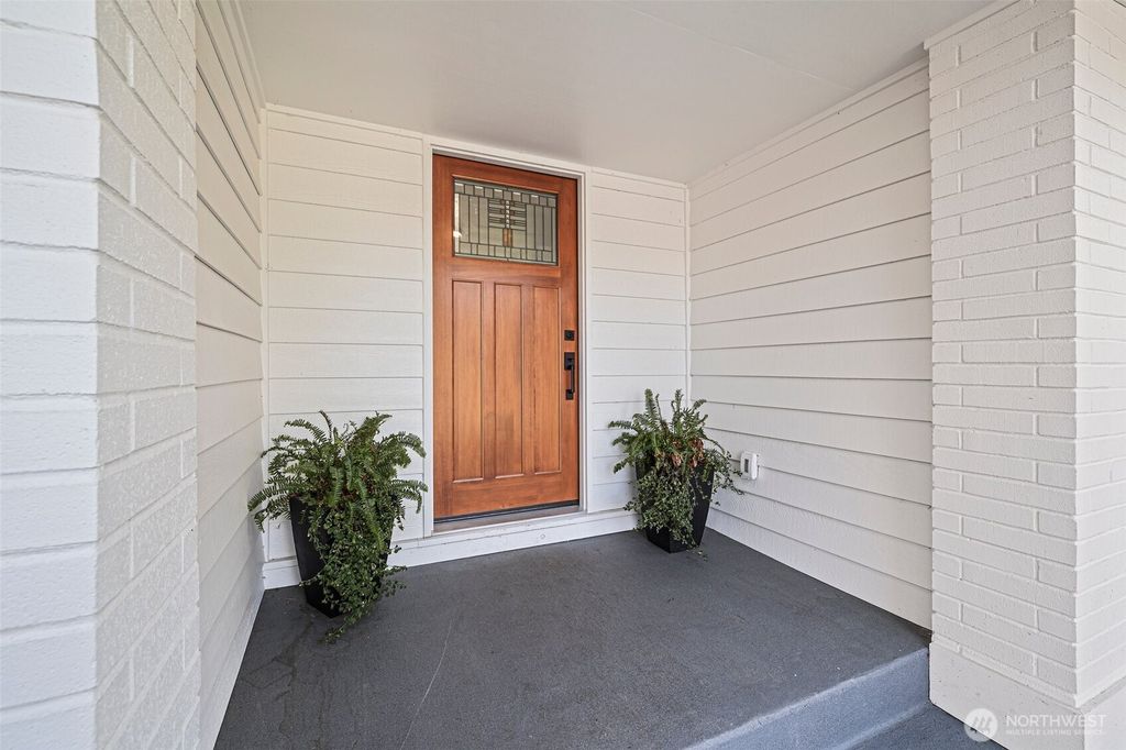 Photo of 8481 SE 71st Street, Mercer Island, WA 98040 (MLS # 2339728)