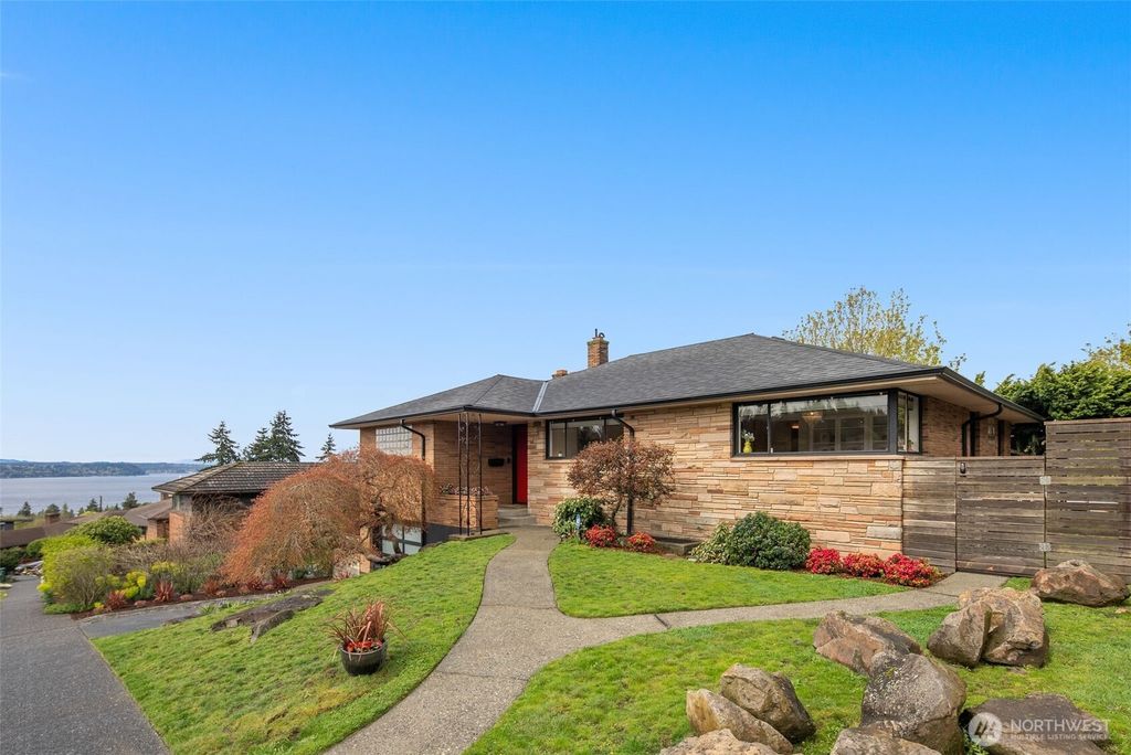 Photo of 4020 SW Henderson Street, Seattle, WA 98136 (MLS # 2352954)