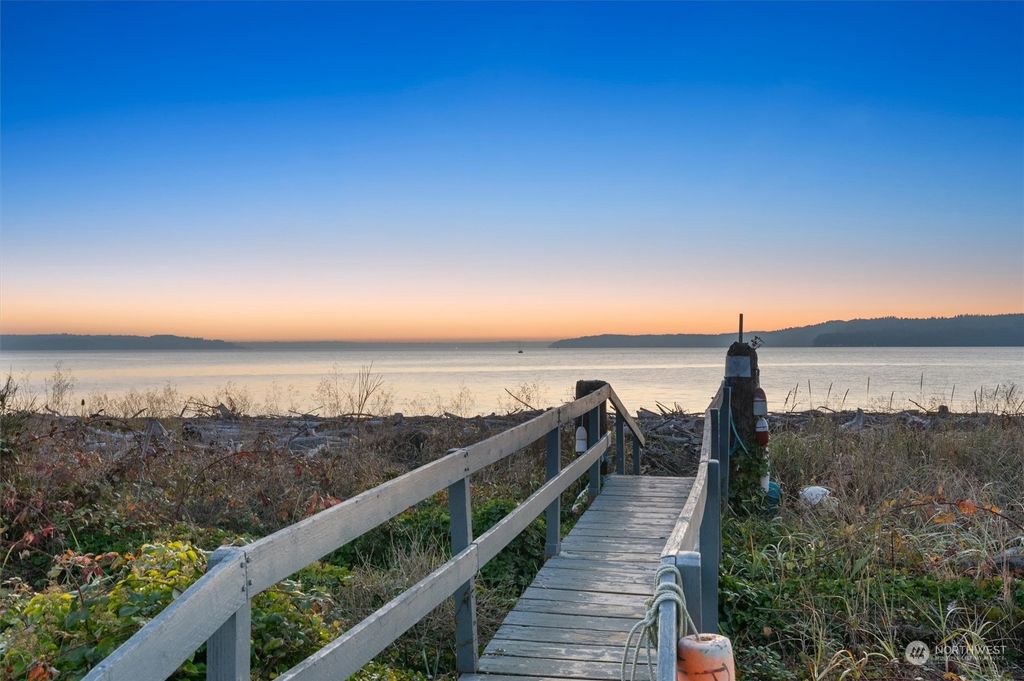 Photo of 23003 Marine View Drive S #B202, Des Moines, WA 98198 (MLS # 2016413)