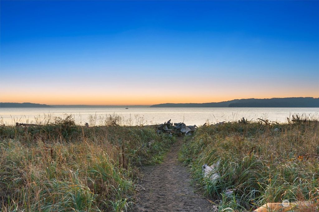 Photo of 23003 Marine View Drive S #B202, Des Moines, WA 98198 (MLS # 2016413)