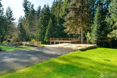 Photo of 307 Fairway Drive, Aberdeen, WA 98520 (MLS # 2488445)