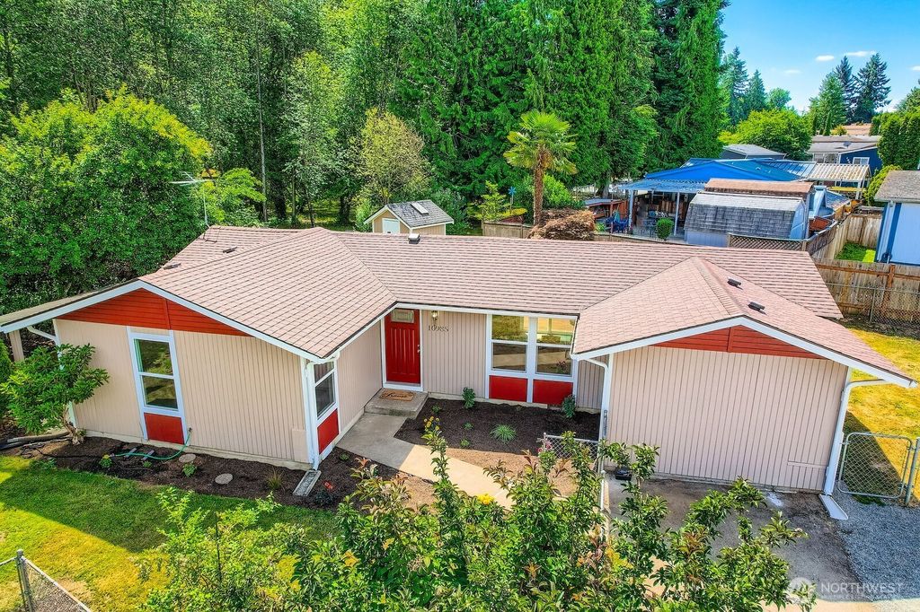 Photo of 10985 SE 225th Street, Kent, WA 98031 (MLS # 2404191)