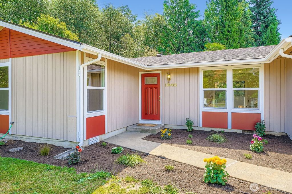 Photo of 10985 SE 225th Street, Kent, WA 98031 (MLS # 2404191)