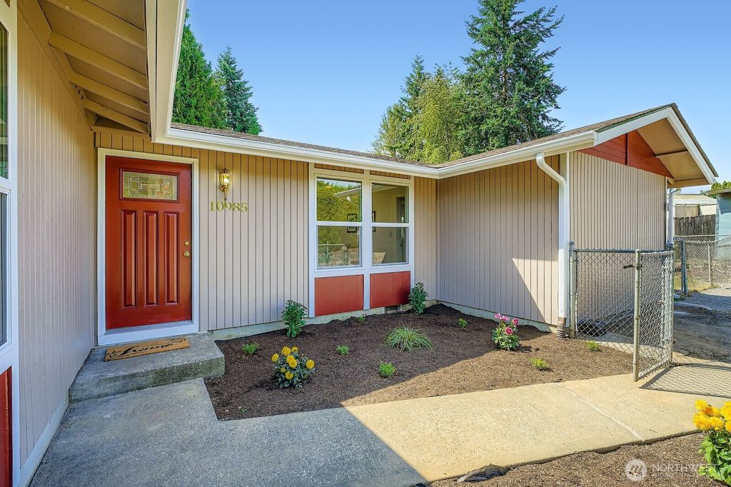 Photo of 10985 SE 225th Street, Kent, WA 98031 (MLS # 2404191)