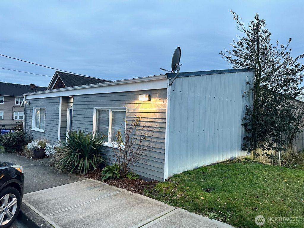 Photo of 2808 Cedar Street, Everett, WA 98201 (MLS # 2344736)