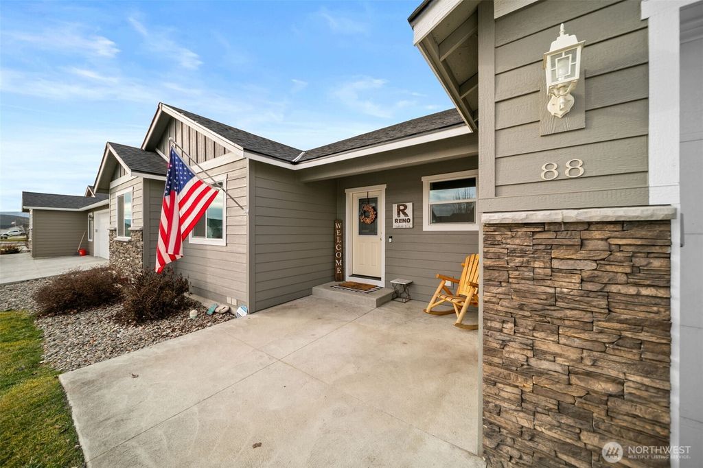 Photo of 88 Emma Drive, Wenatchee, WA 98801 (MLS # 2470012)