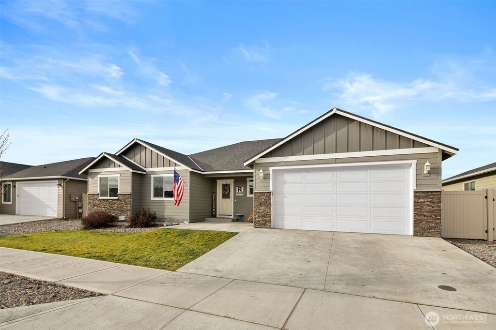 Photo of 88 Emma Drive, Wenatchee, WA 98801 (MLS # 2470012)