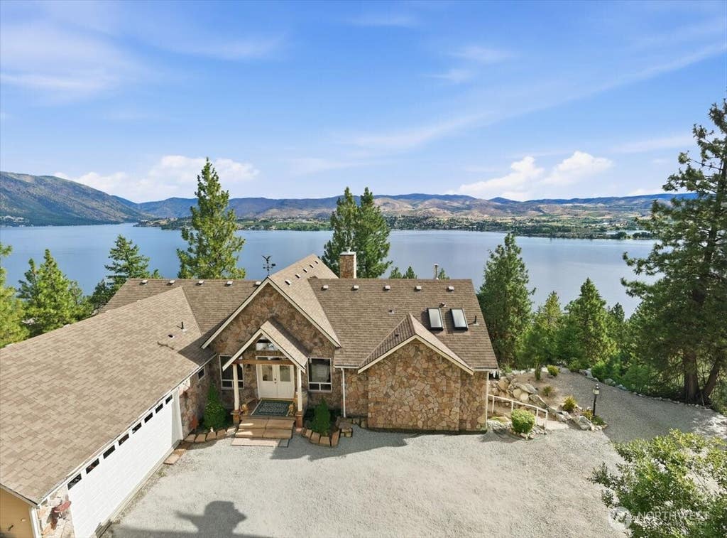 Photo of 7371 Ridgeview Drive, Chelan, WA 98816 (MLS # 2545363)