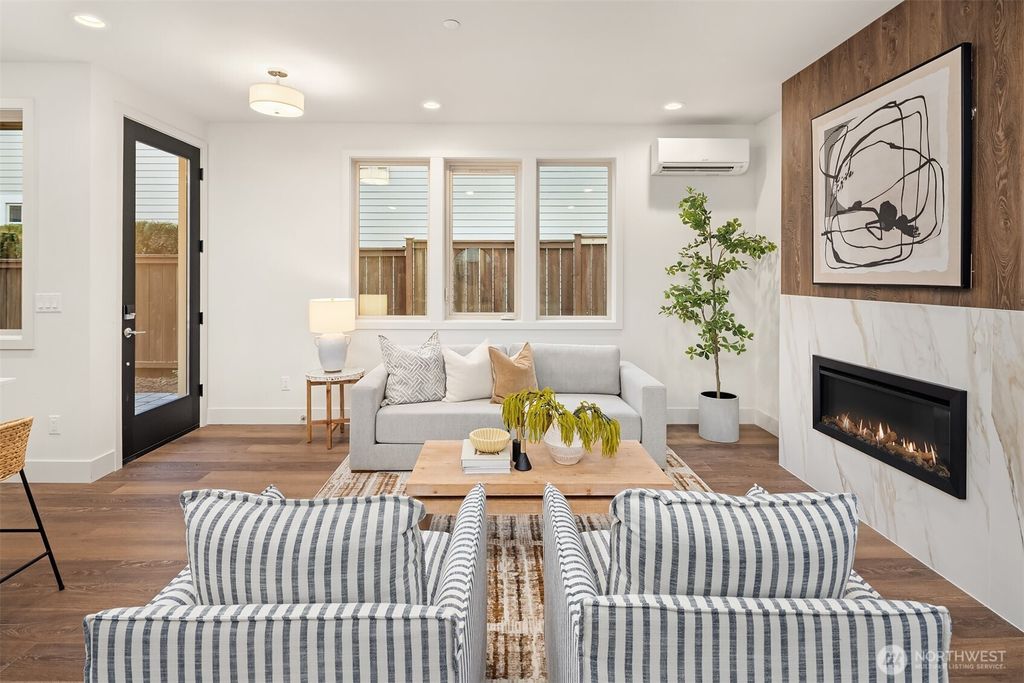 Photo of 639 18th Avenue W, Kirkland, WA 98033 (MLS # 2467082)