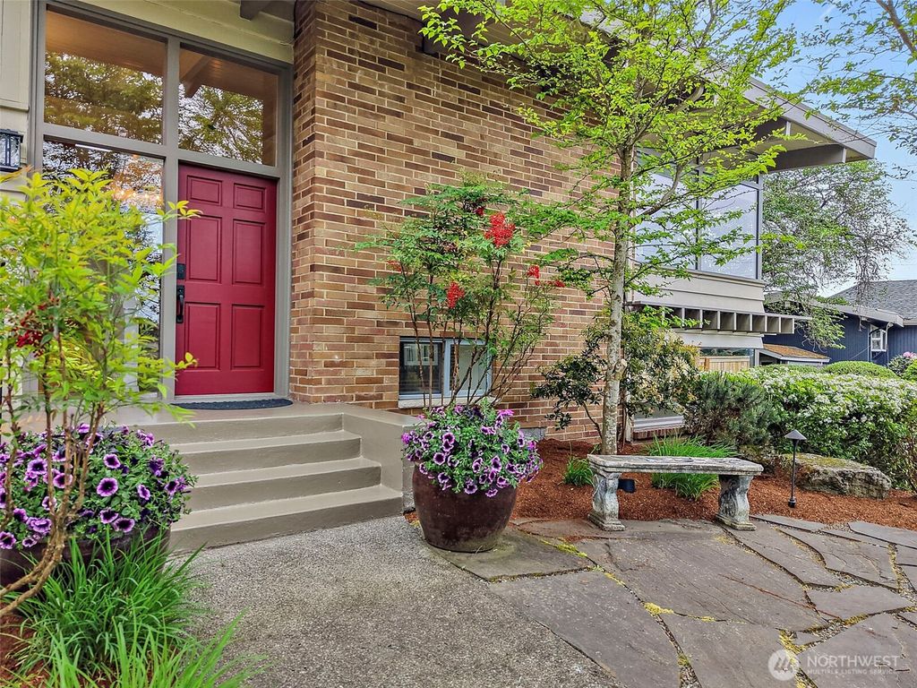 Photo of 215 SW 178th Street, Normandy Park, WA 98166 (MLS # 2518409)