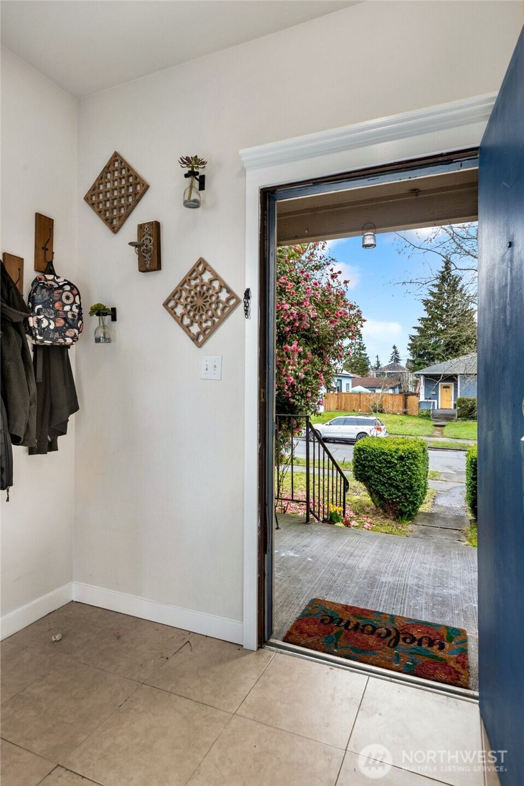 Photo of 2418 Chestnut Street, Everett, WA 98201 (MLS # 2346039)