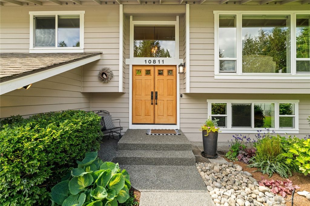 Photo of 10811 164th Place NE, Redmond, WA 98052 (MLS # 2370603)