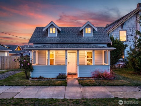 Photo of 336 3rd Avenue SW, Castle Rock, WA 98611 (MLS # 2586263)