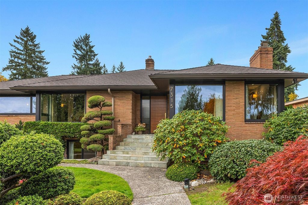 Photo of 7315 51st Avenue NE, Seattle, WA 98115 (MLS # 2495617)