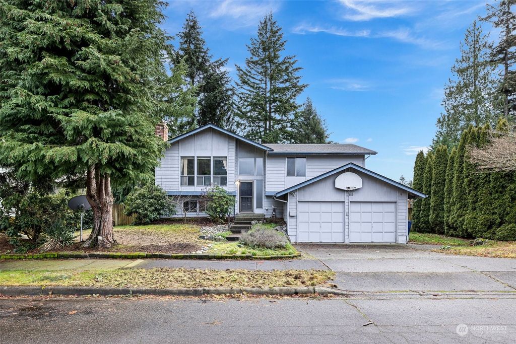 Photo of 4211 SE 1st Place, Renton, WA 98059 (MLS # 2319055)