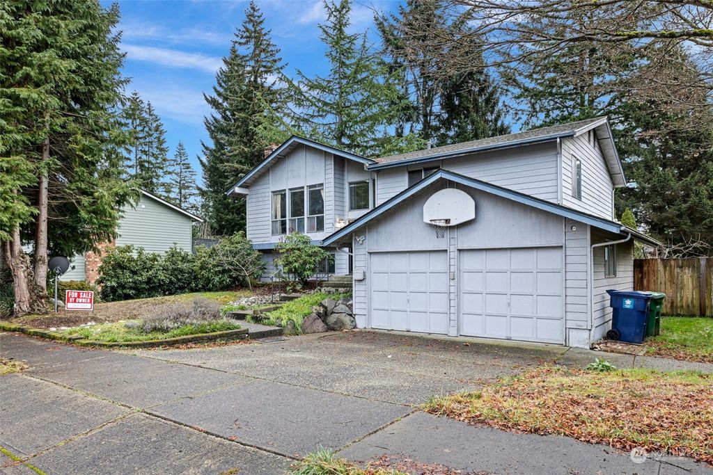 Photo of 4211 SE 1st Place, Renton, WA 98059 (MLS # 2319055)
