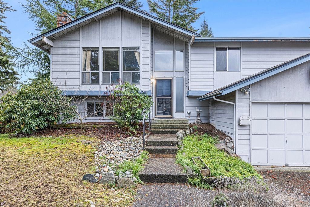 Photo of 4211 SE 1st Place, Renton, WA 98059 (MLS # 2319055)