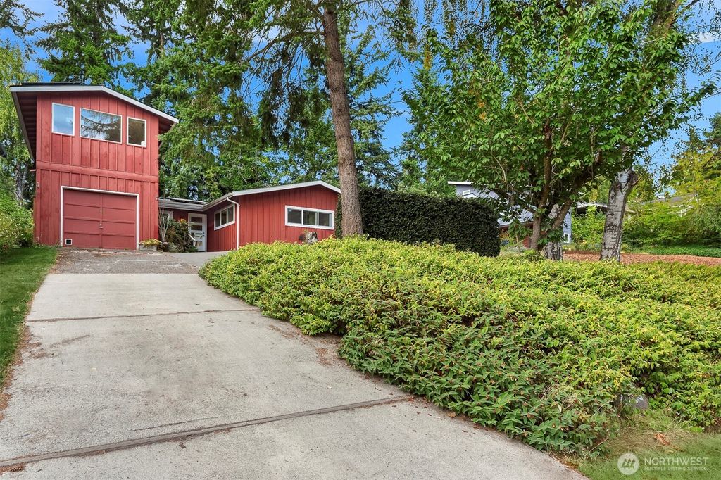 Photo of 2020 NE 102nd Street, Seattle, WA 98125 (MLS # 2431364)