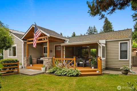Photo of 16030 12th Avenue NE, Shoreline, WA 98155 (MLS # 2547672)