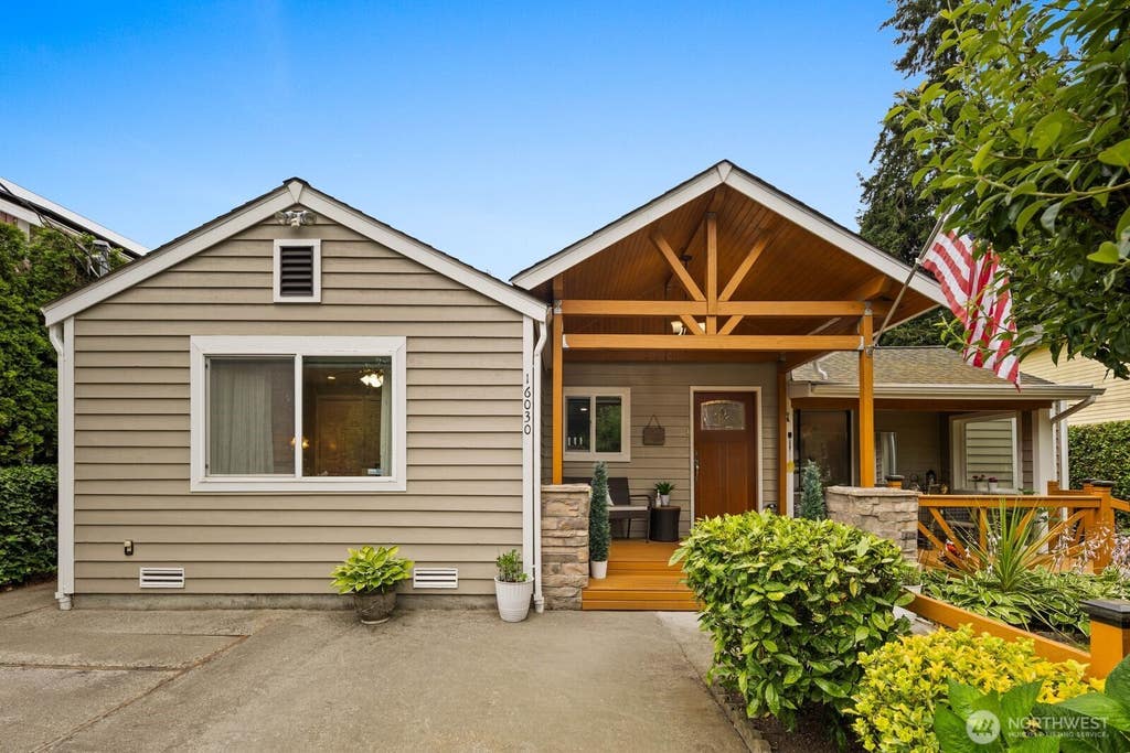 Photo of 16030 12th Avenue NE, Shoreline, WA 98155 (MLS # 2547672)
