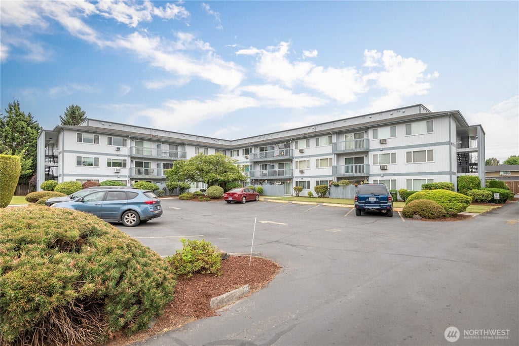 Photo of 2005 Tibbetts Drive #201, Longview, WA 98632 (MLS # 2575583)