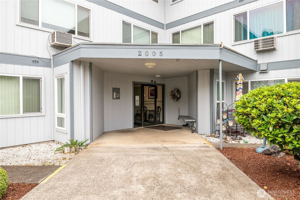 Photo of 2005 Tibbetts Drive #201, Longview, WA 98632 (MLS # 2575583)