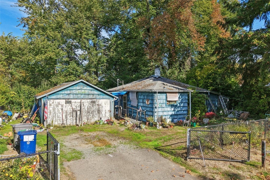 Photo of 12410 NE 95th Street, Kirkland, WA 98033 (MLS # 2597519)