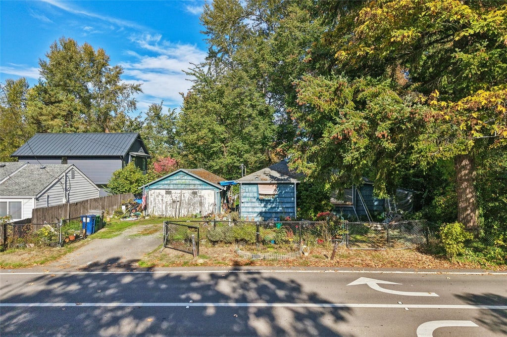 Photo of 12410 NE 95th Street, Kirkland, WA 98033 (MLS # 2597519)