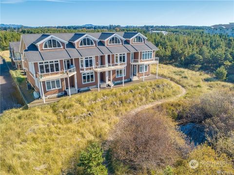 Photo of 316 7th Street #1, Long Beach, WA 98631 (MLS # 2060060)