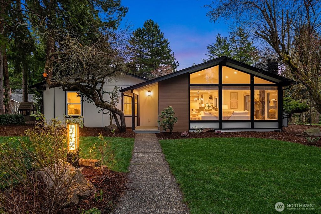 Photo of 14020 NE 62nd Street, Redmond, WA 98052 (MLS # 2491412)