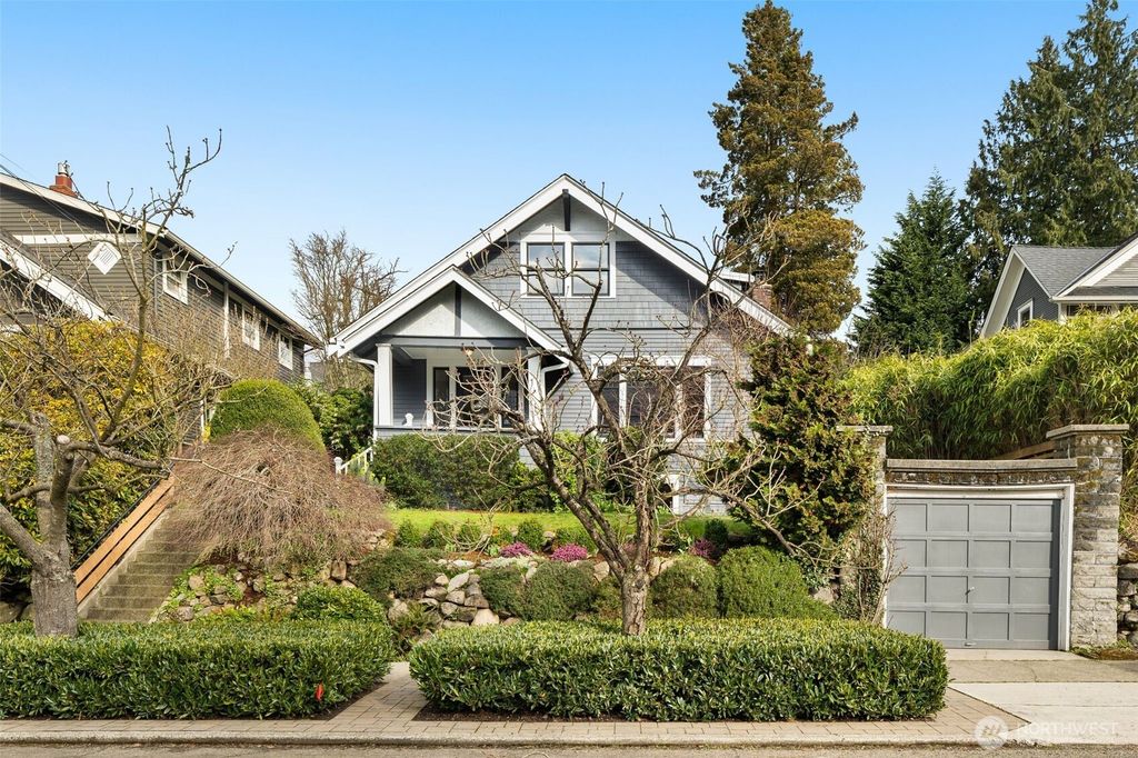 Photo of 2218 Nob Hill Avenue N, Seattle, WA 98109 (MLS # 2346030)