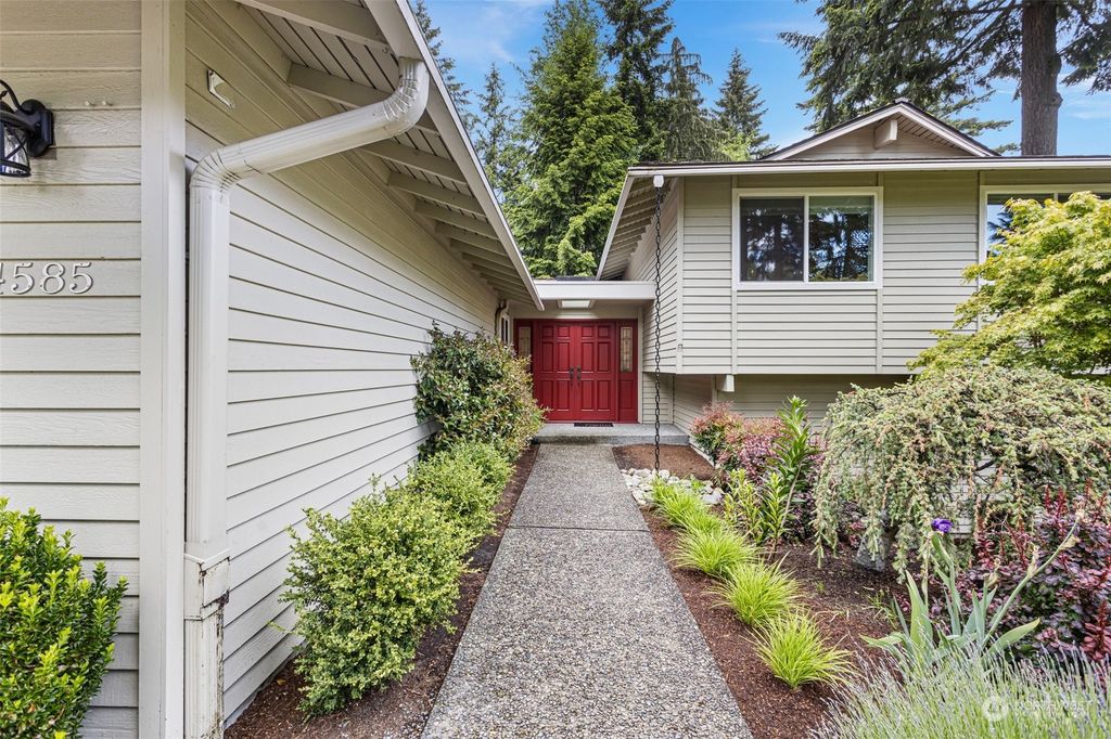 Photo of 4585 144th Avenue SE, Bellevue, WA 98006 (MLS # 2235377)