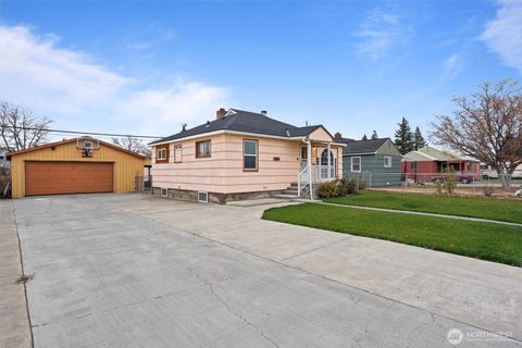 Photo of 123 F Street NE, Ephrata, WA 98823 (MLS # 2458258)