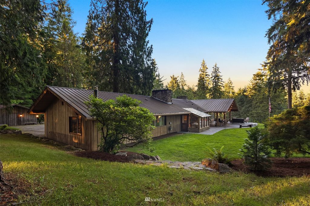 Photo of 6001 204th Place NE, Redmond, WA 98053 (MLS # 1976423)