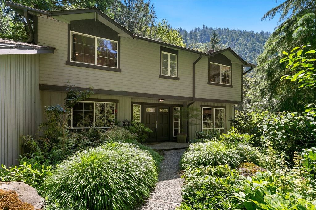 Photo of 24016 SE 111th Street, Issaquah, WA 98027 (MLS # 2392279)