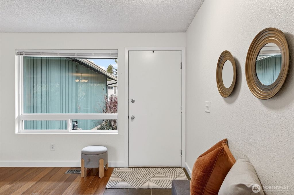 Photo of 927 S 240th Place, Des Moines, WA 98198 (MLS # 2501574)