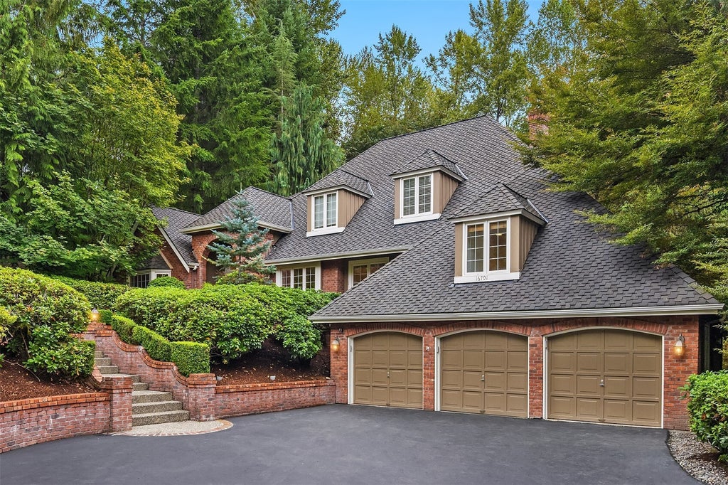 Photo of 16701 Saybrook Drive NE, Woodinville, WA 98077 (MLS # 2597950)