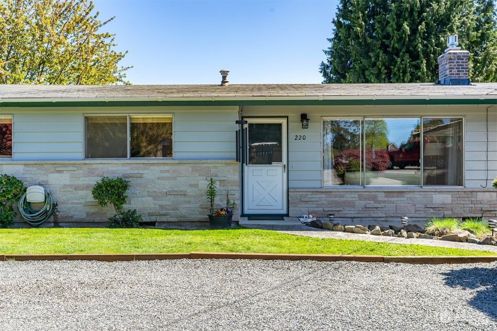 Photo of 220 209th Street SW, Lynnwood, WA 98036 (MLS # 2232897)