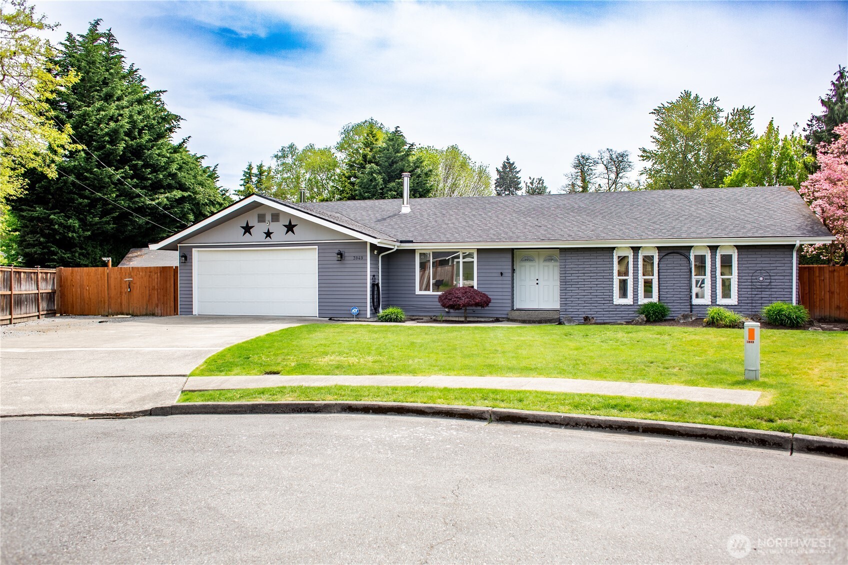 3949 SE 10th Place