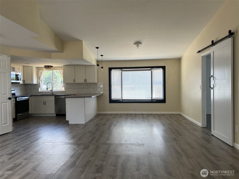 1124 Pinedrop Loop SE