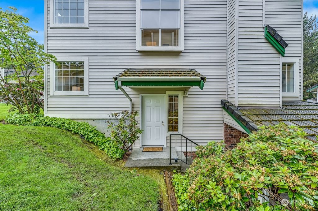 Photo of 732 122nd Avenue NE, Bellevue, WA 98005 (MLS # 2239279)