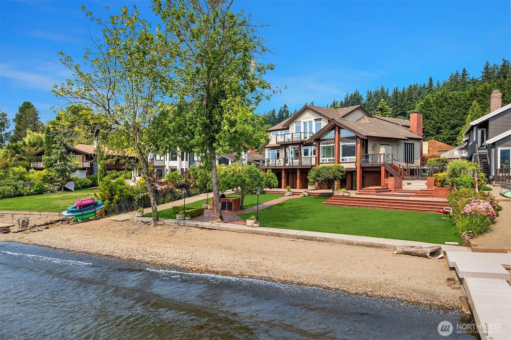 Photo of 4239 206th Avenue SE, Sammamish, WA 98075 (MLS # 2565253)
