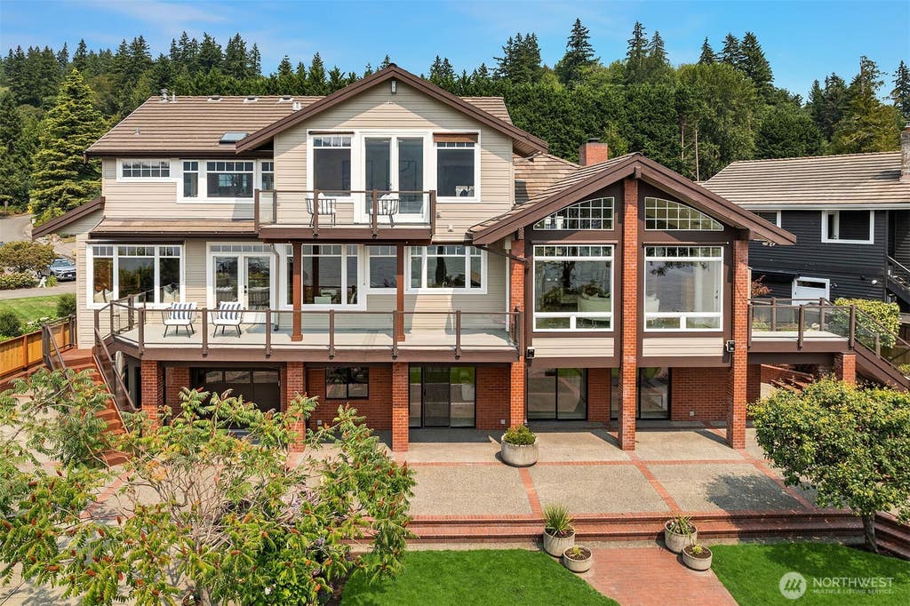 Photo of 4239 206th Avenue SE, Sammamish, WA 98075 (MLS # 2565253)