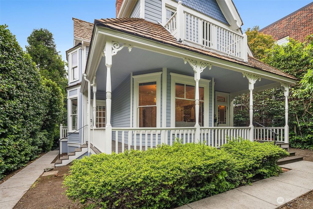 Photo of 2819 Franklin Avenue E, Seattle, WA 98102 (MLS # 2075182)