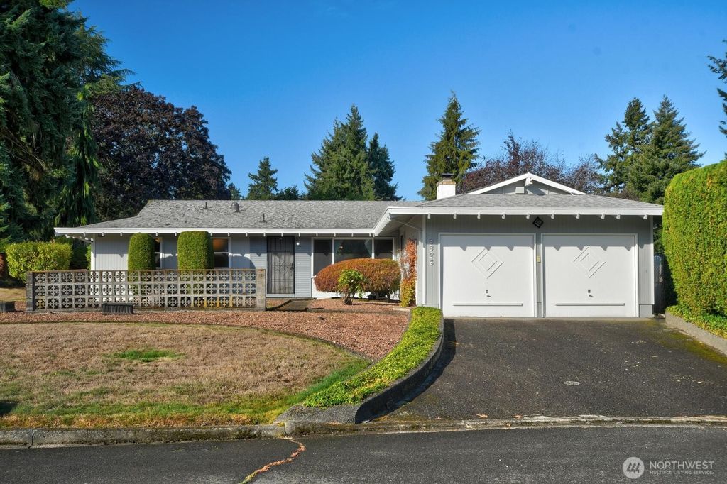 Photo of 3326 SW 329th Street, Federal Way, WA 98023 (MLS # 2439353)