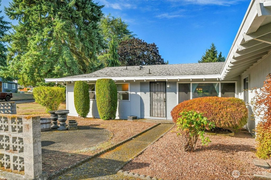 Photo of 3326 SW 329th Street, Federal Way, WA 98023 (MLS # 2439353)