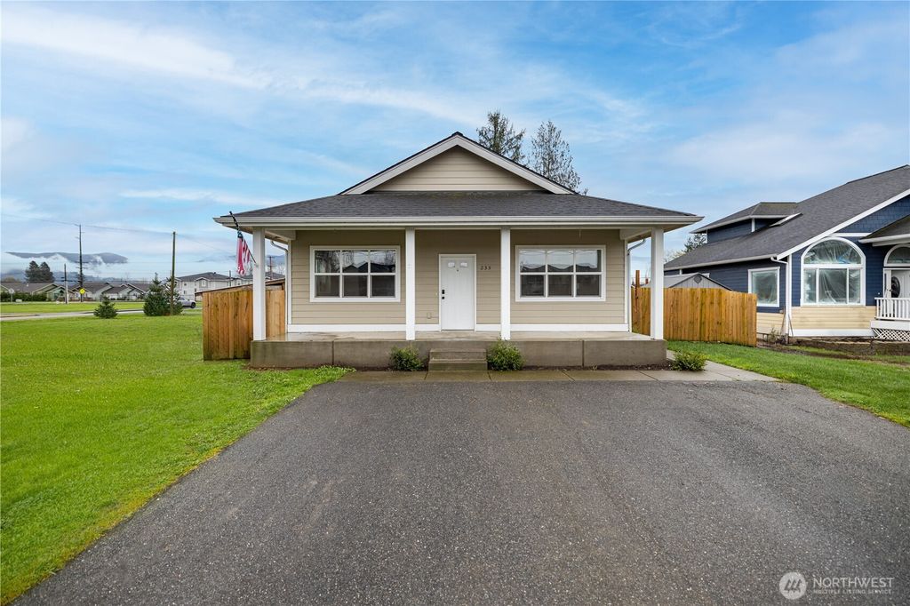 Photo of 235 Morton Street, Sumas, WA 98295 (MLS # 2495422)
